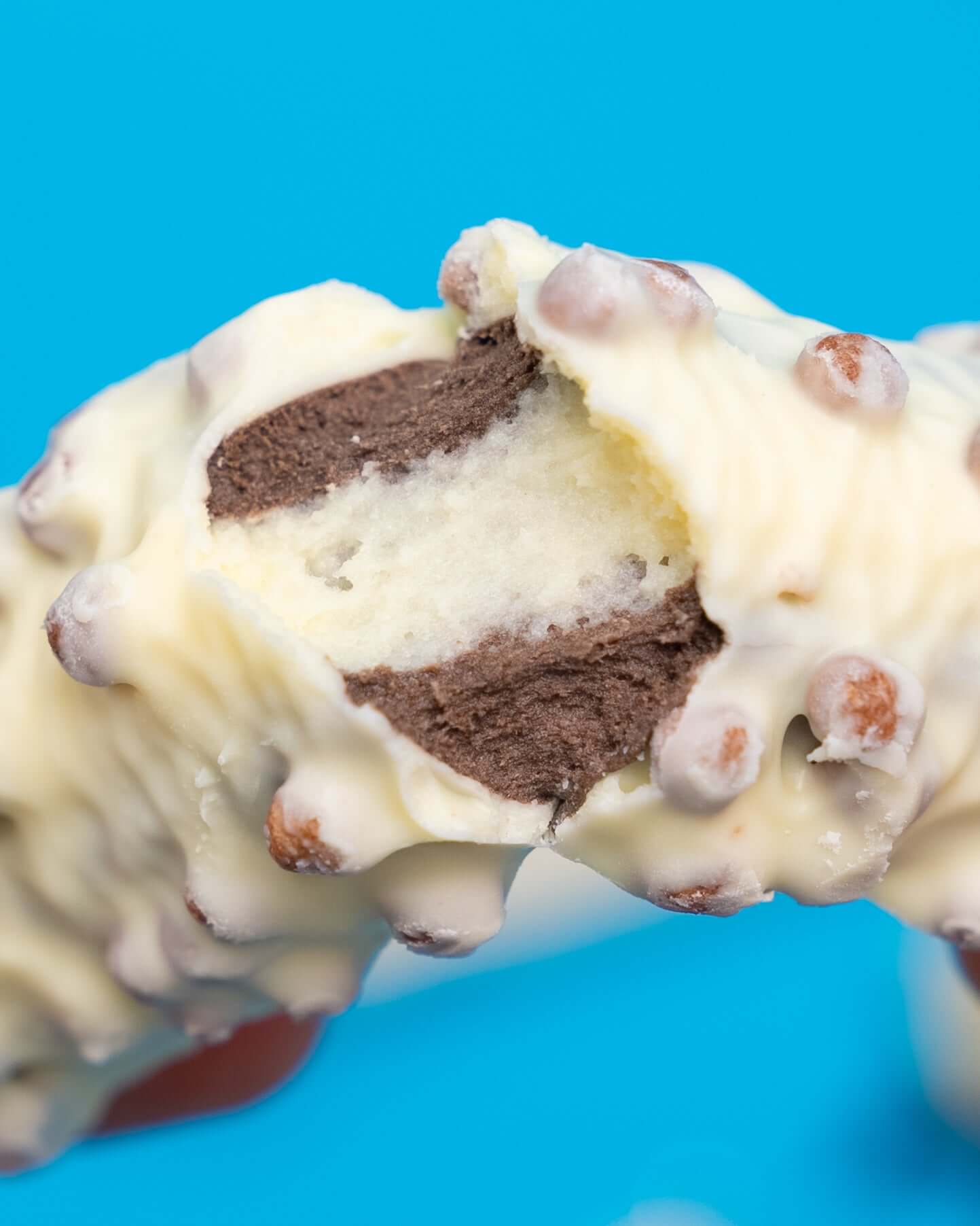 Binnenkant van een Wispy Eiwitreep in de Smaak cookie swirl