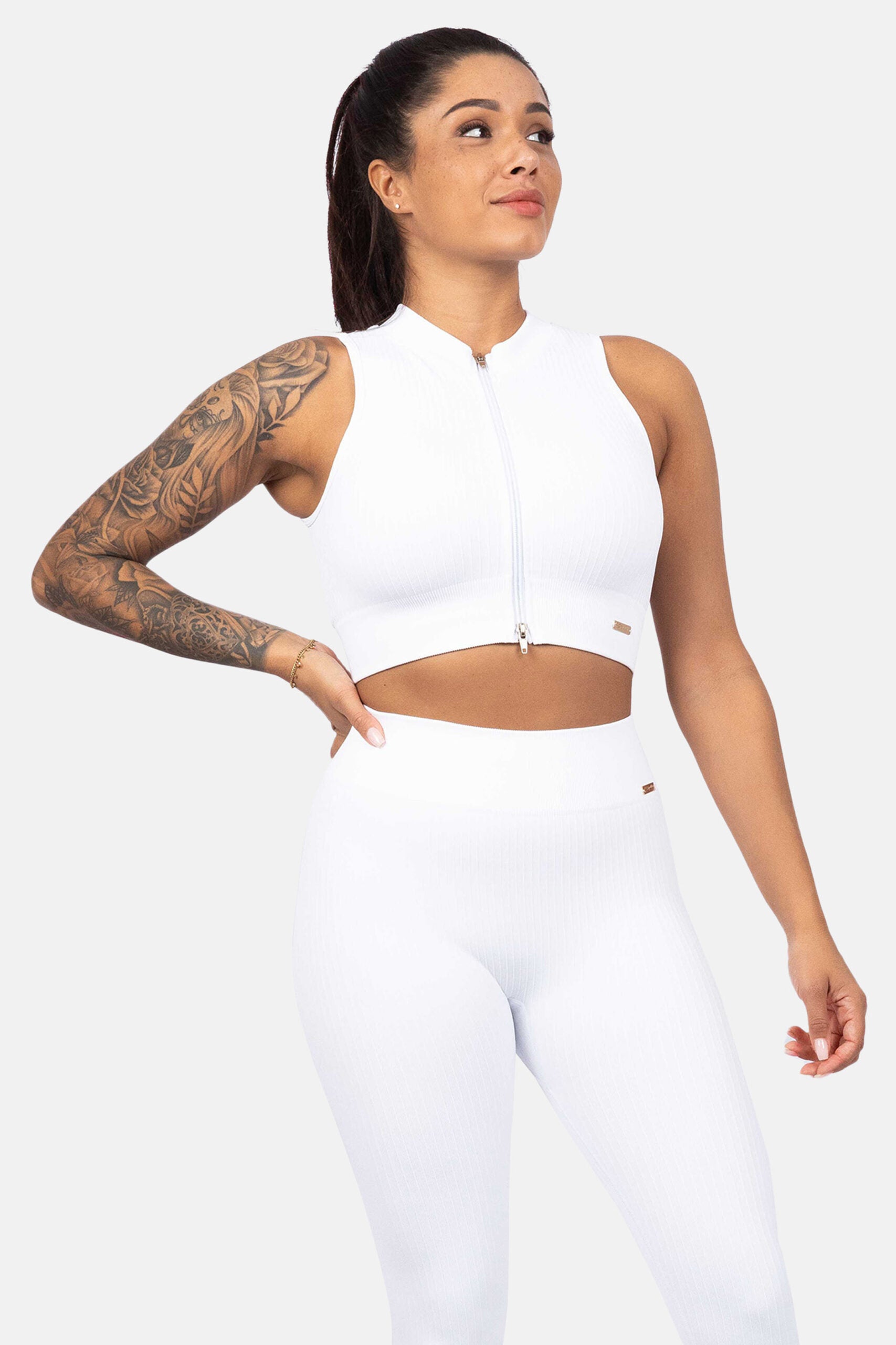 chique-sleeveless-top-white-front2